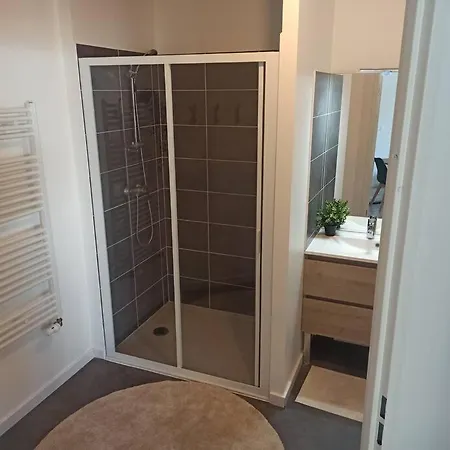 Centre Ville, Parking, Transport En Commun Au Pied De L'immeuble Daire *