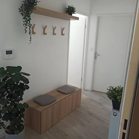 Centre Ville, Parking, Transport En Commun Au Pied De L'immeuble Daire *